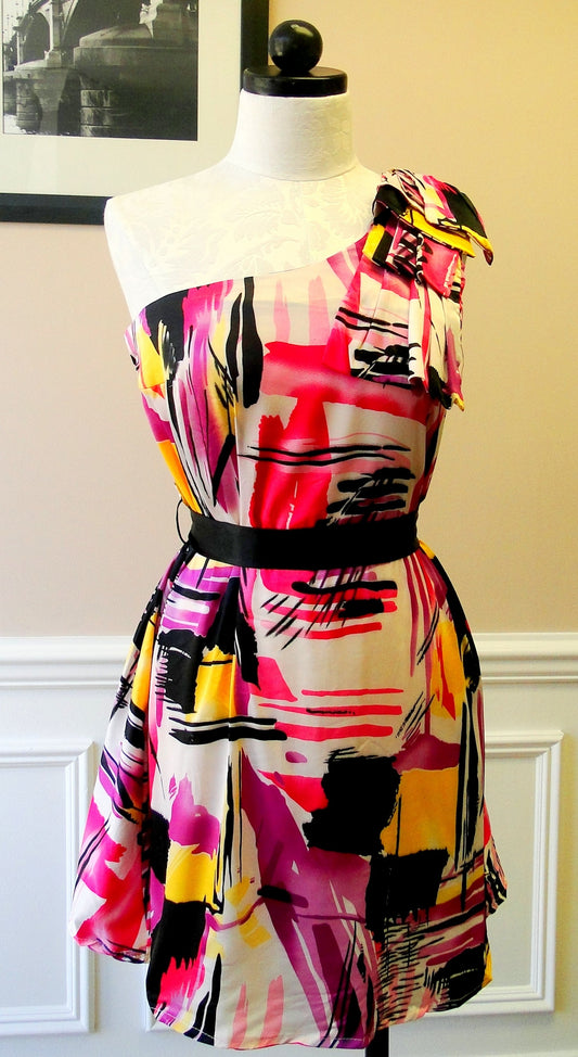 Vestido Estampado con Cinturón y un Hombro