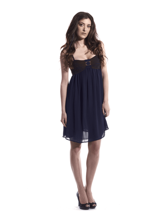 Vestido azul vaporoso con adornos dorados
