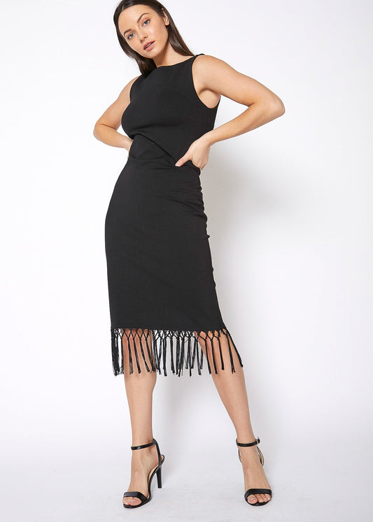 Vestido midi ceñido sin mangas con dobladillo de borlas en color negro