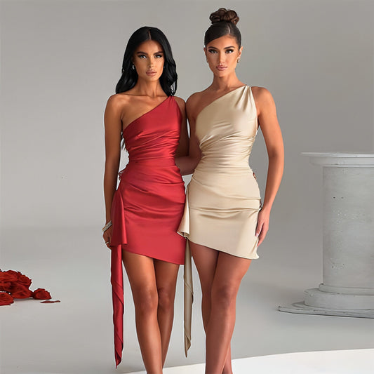 Vestido sin mangas ajustado con diseño cruzado